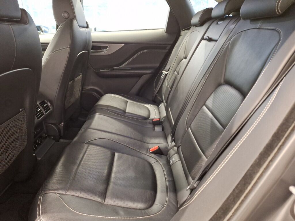 Jaguar F-PACE 2017 Harmaa