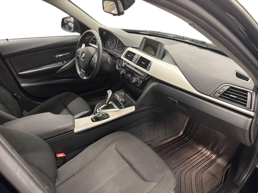 BMW 330 2017 Musta