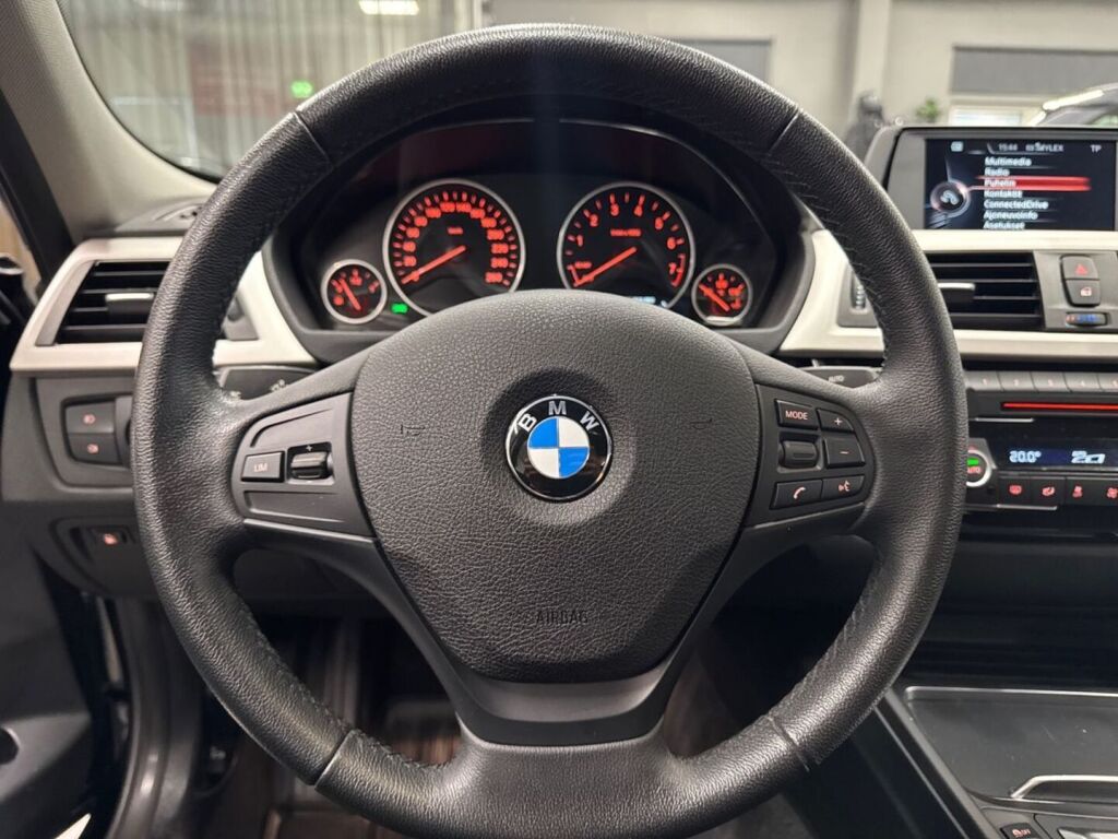 BMW 330 2017 Musta
