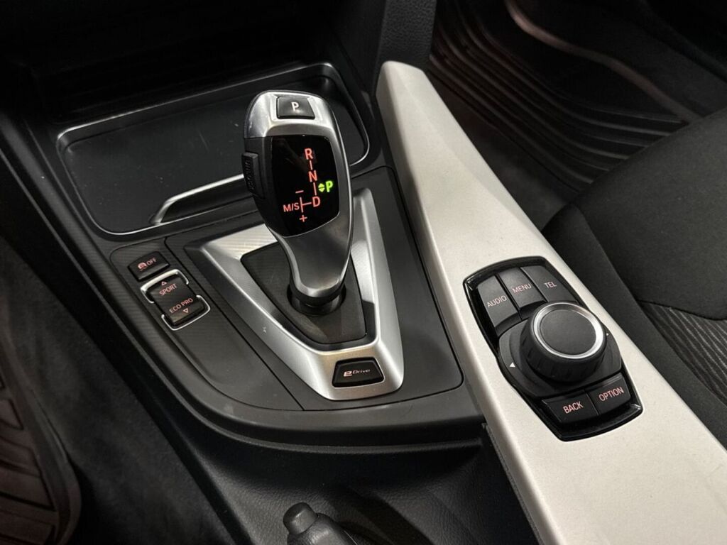 BMW 330 2017 Musta