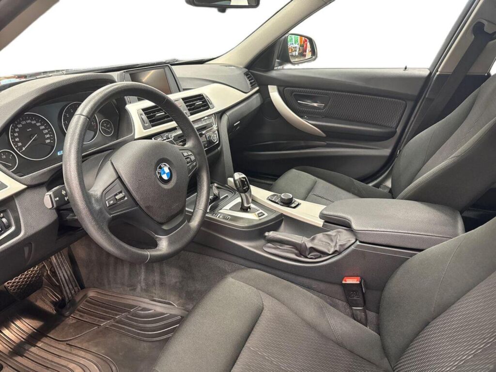BMW 330 2017 Musta
