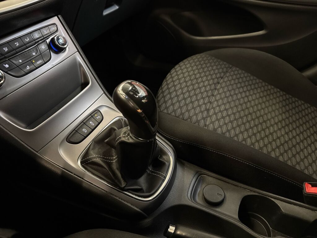 Opel Astra 2017 Musta