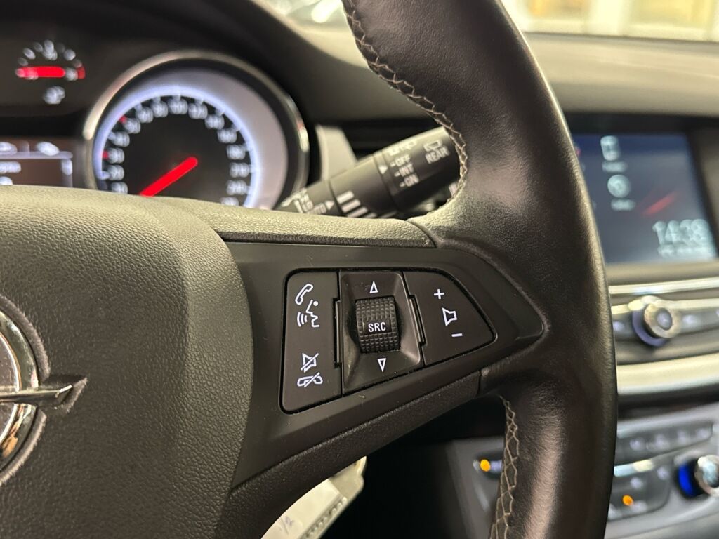 Opel Astra 2017 Musta