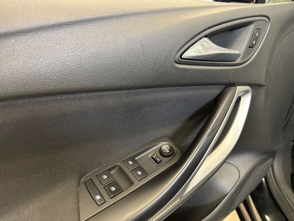 Opel Astra 2017 Musta