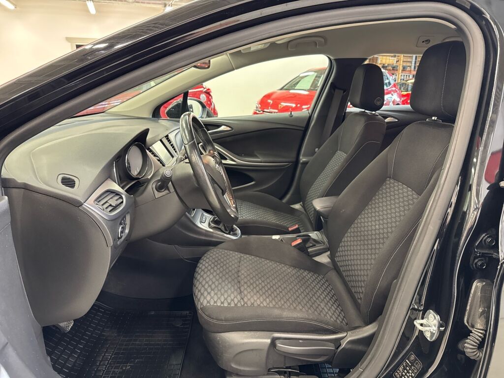 Opel Astra 2017 Musta