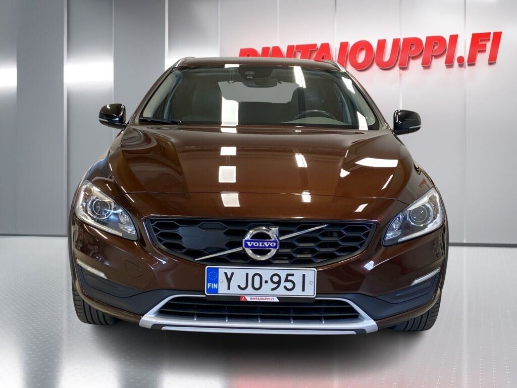 Volvo V60 Cross Country 2017 Punainen