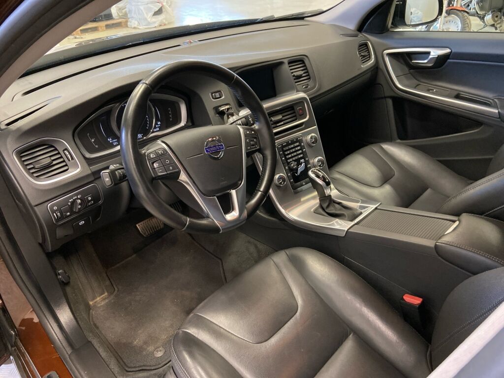 Volvo V60 Cross Country 2017 Punainen