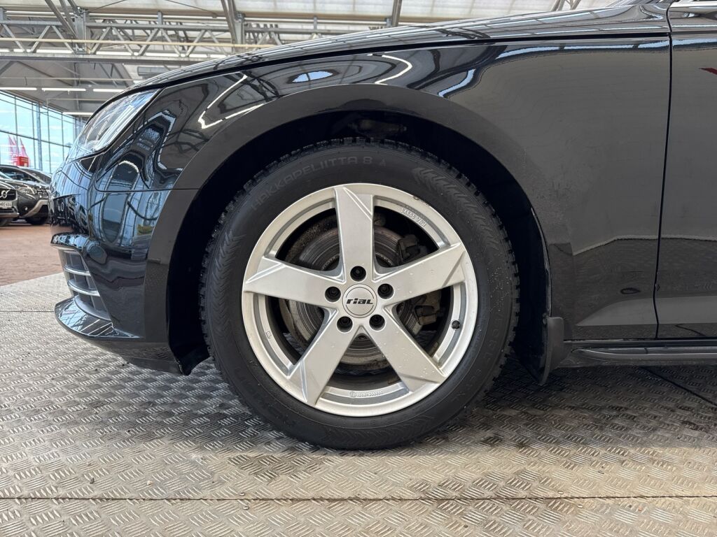 Audi A4 2017 Musta