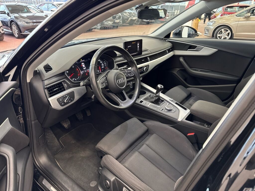 Audi A4 2017 Musta