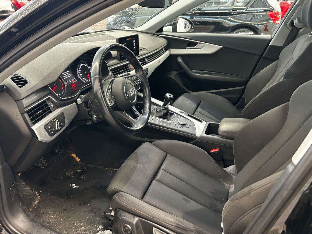 Audi A4 2017 Musta
