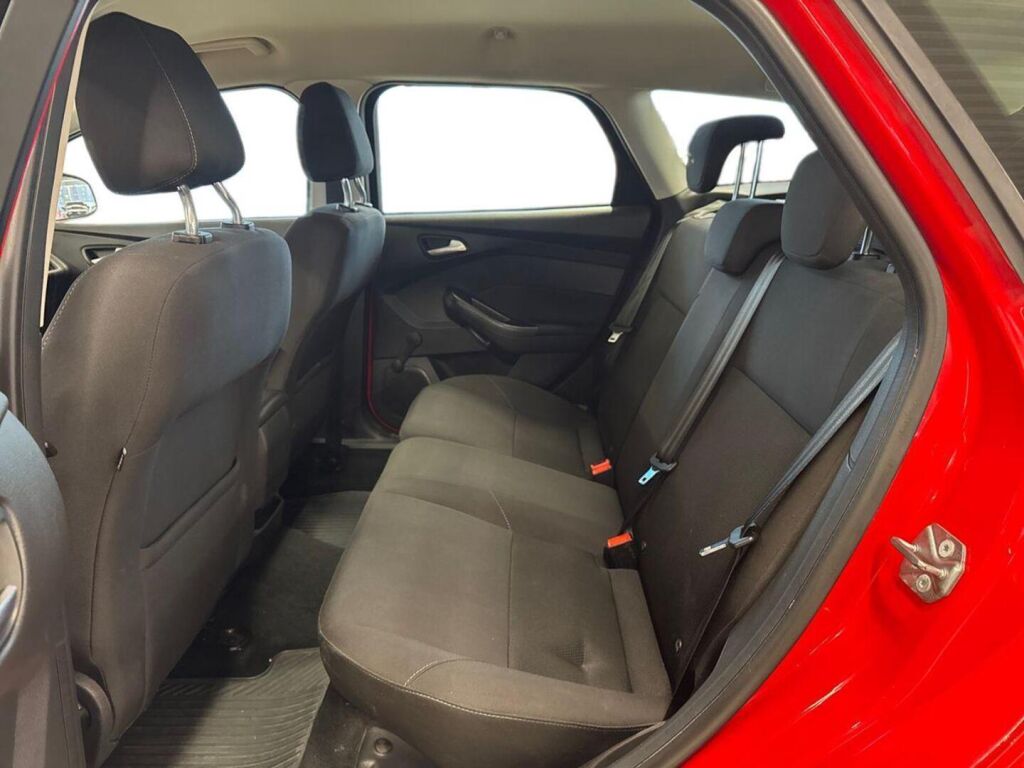 Ford Focus 2018 Punainen