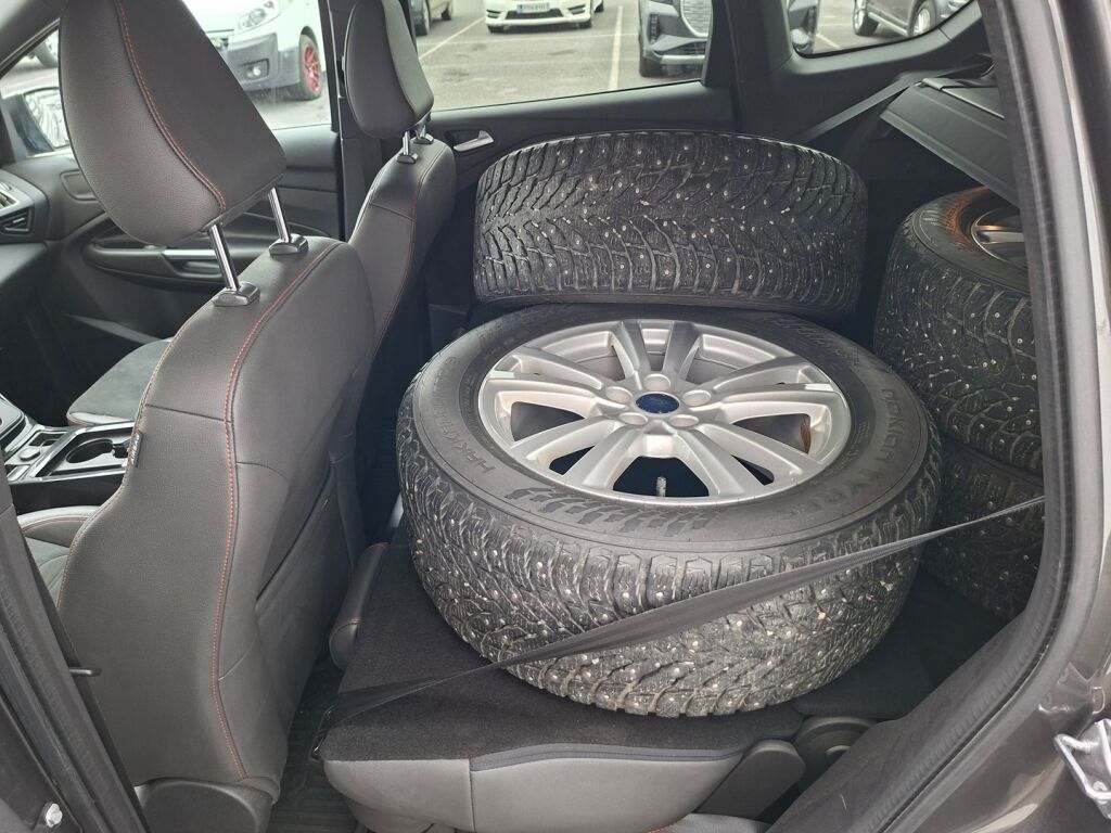 Ford Kuga 2018 Magnetic