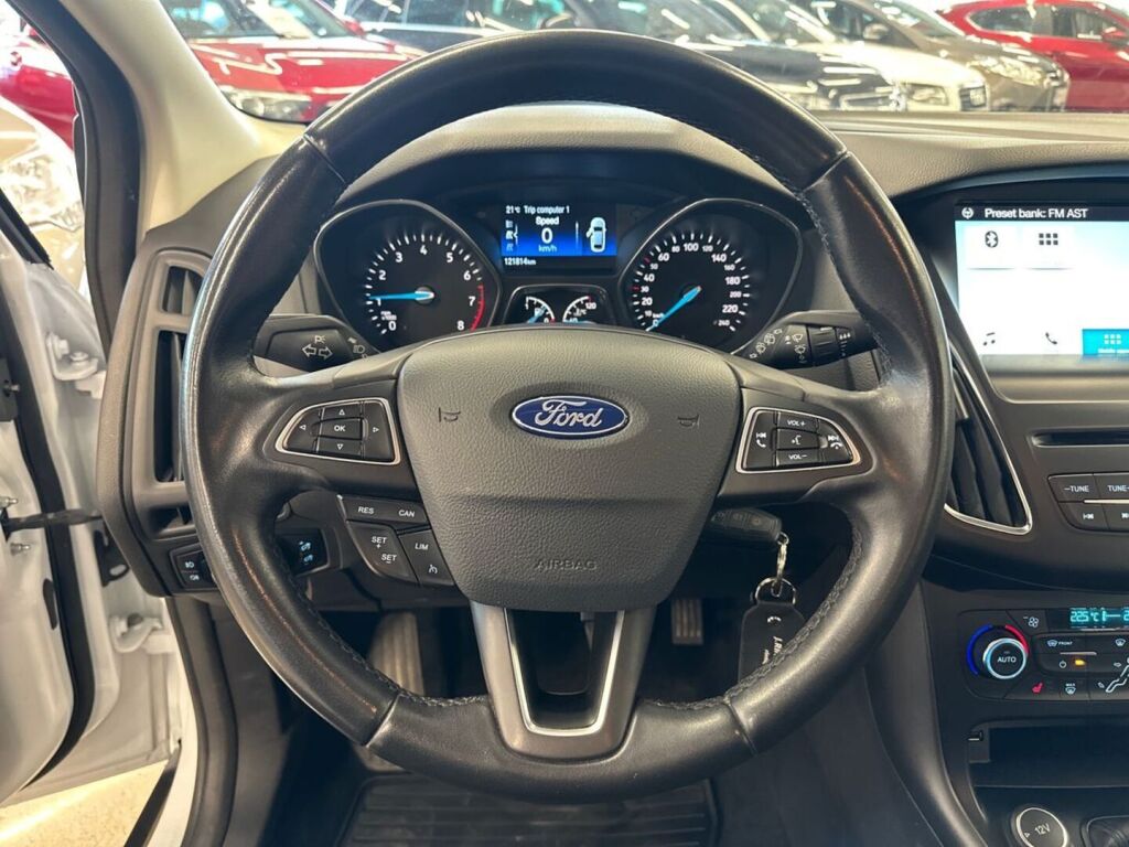 Ford Focus 2018 Valkoinen