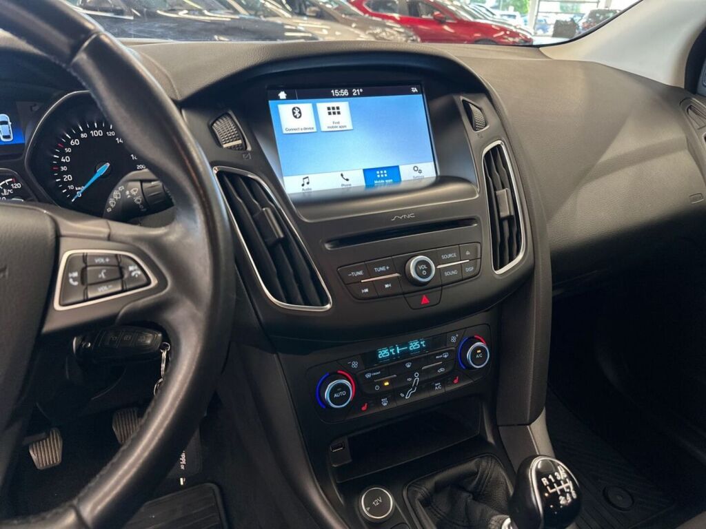 Ford Focus 2018 Valkoinen