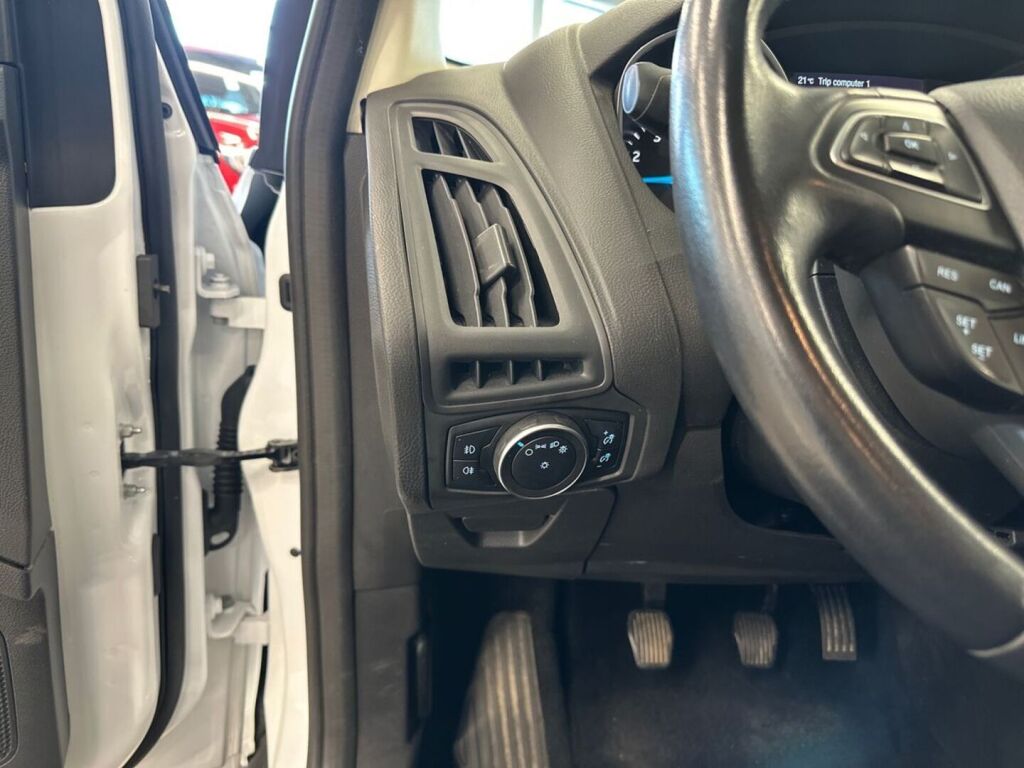 Ford Focus 2018 Valkoinen