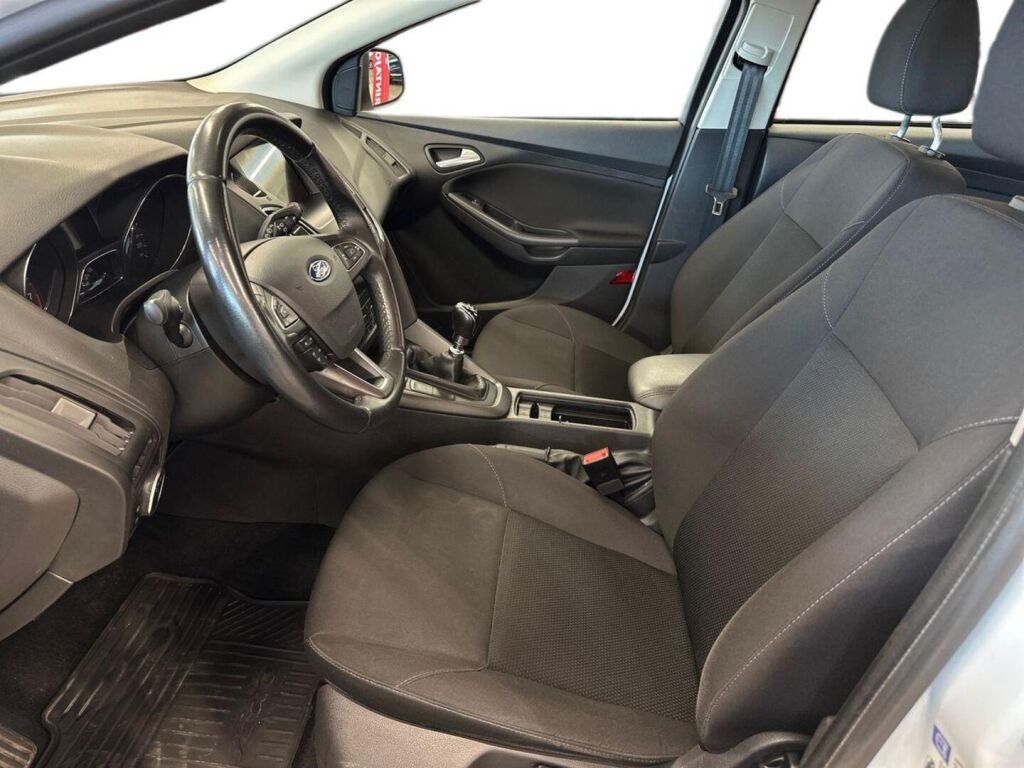 Ford Focus 2018 Valkoinen