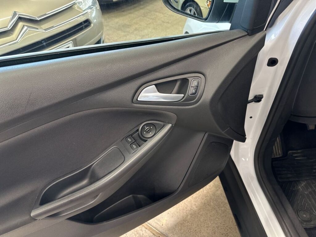 Ford Focus 2018 Valkoinen