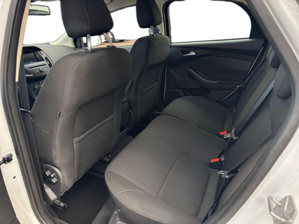 Ford Focus 2018 Valkoinen