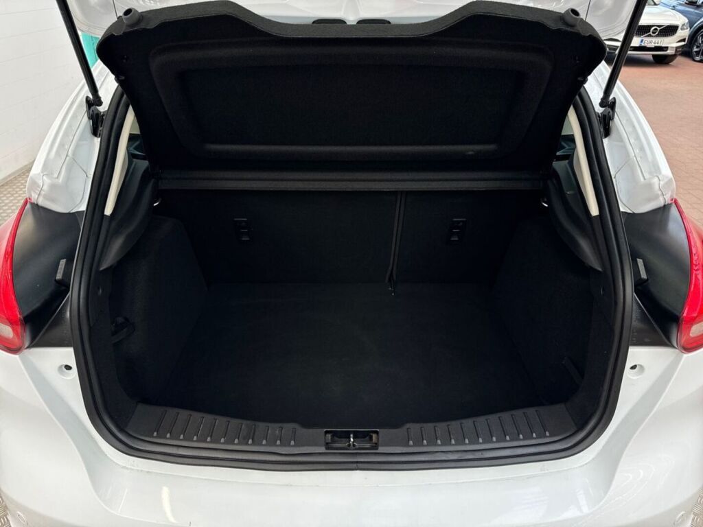Ford Focus 2018 Valkoinen