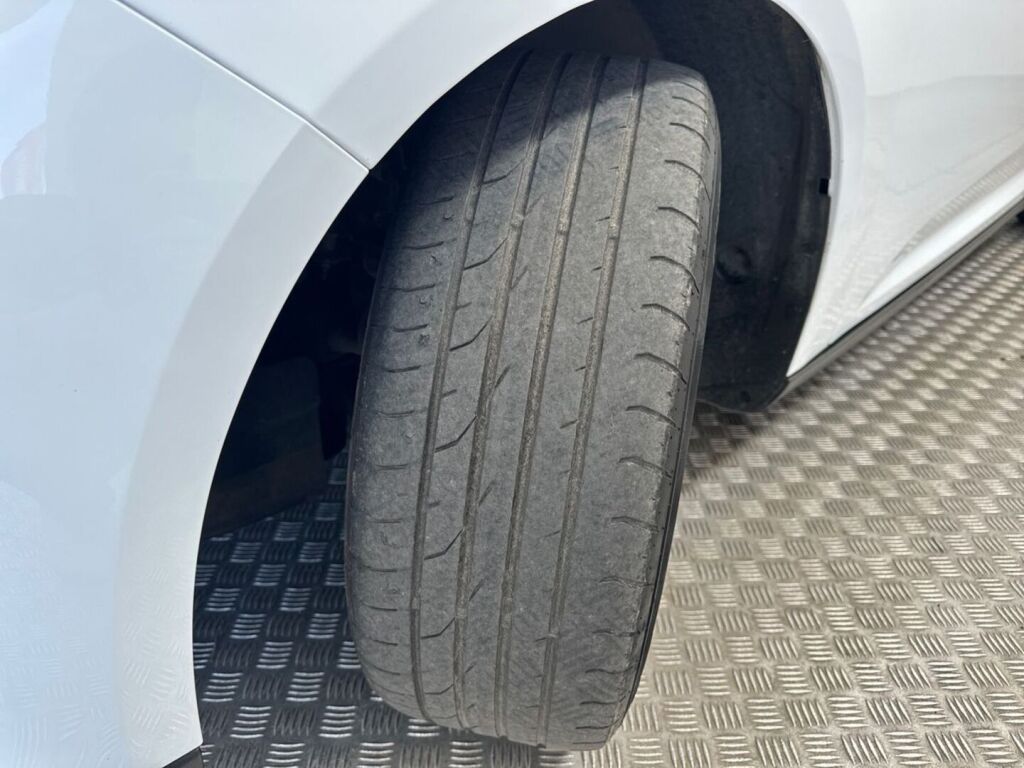 Ford Focus 2018 Valkoinen