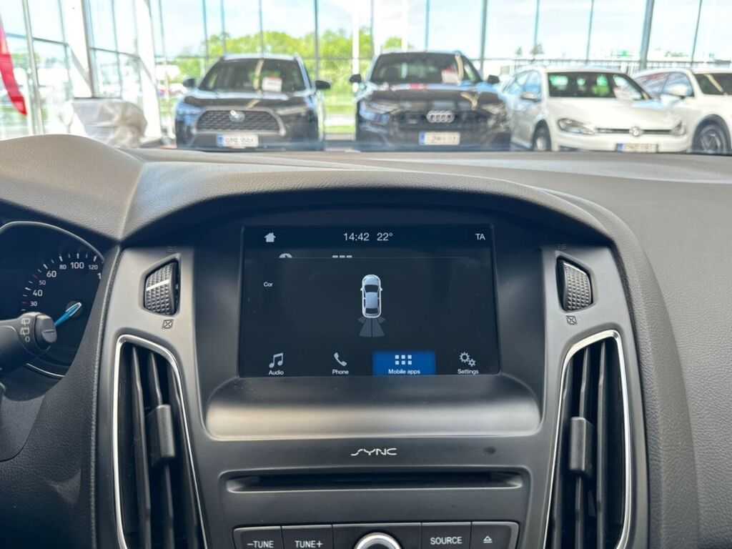 Ford Focus 2018 Valkoinen