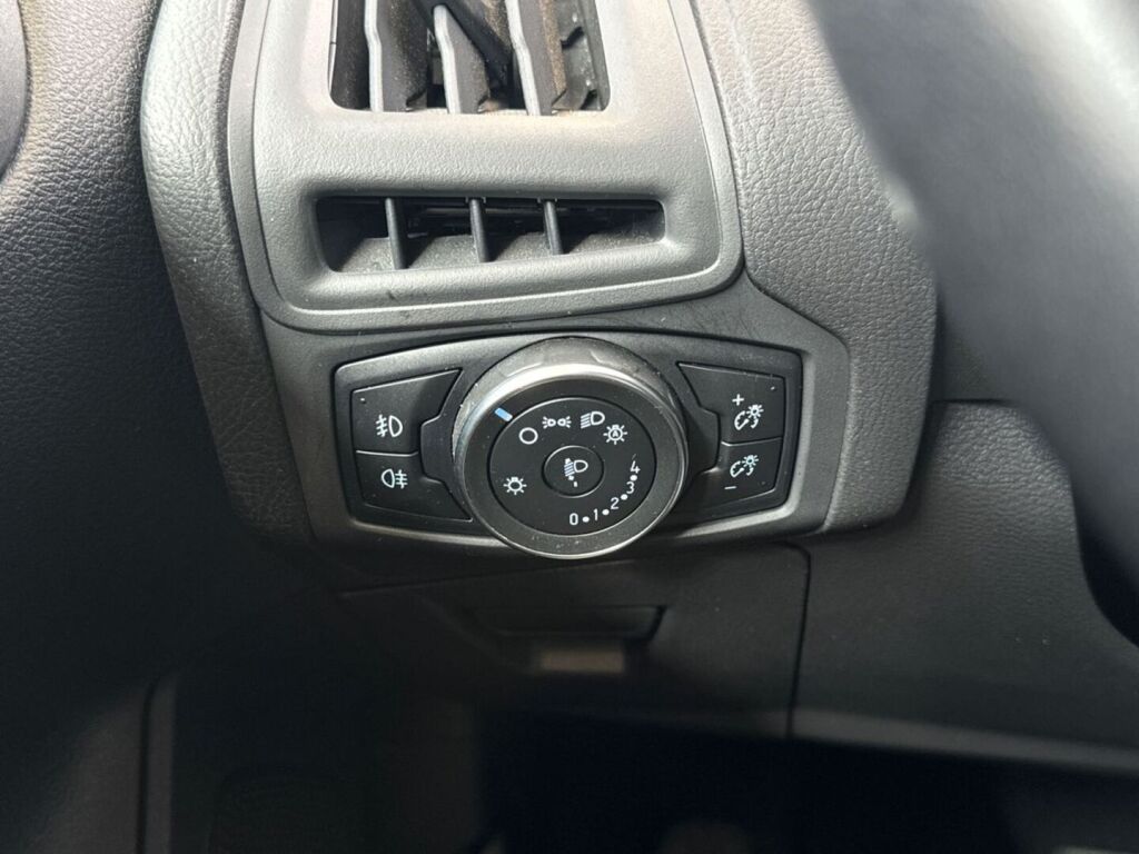 Ford Focus 2018 Valkoinen