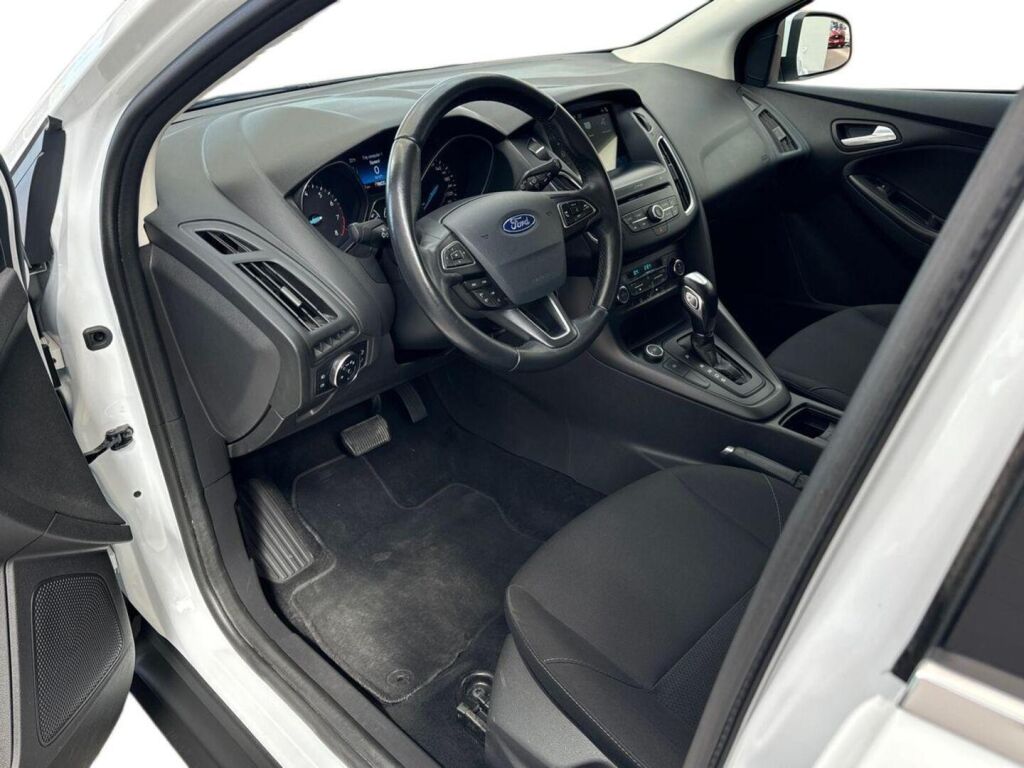 Ford Focus 2018 Valkoinen