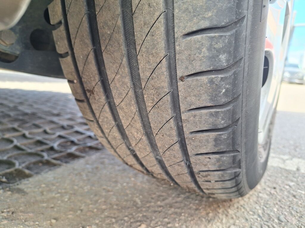 Mercedes-Benz B 2008 Ruskea (beige)