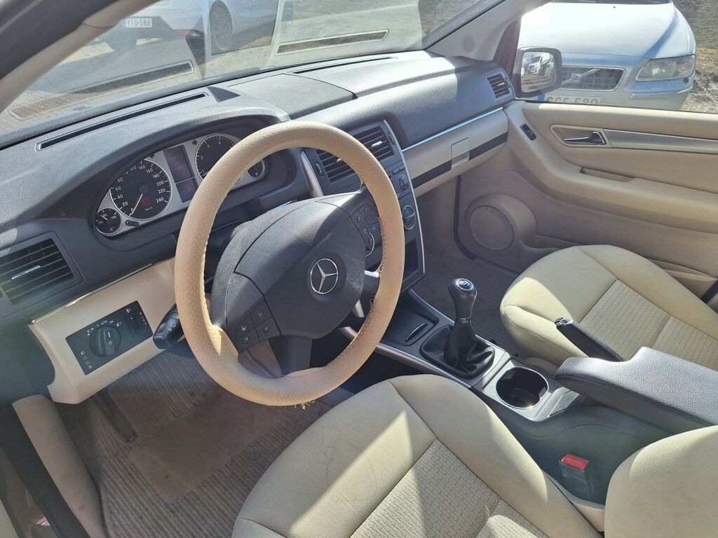 Mercedes-Benz B 2008 Ruskea (beige)
