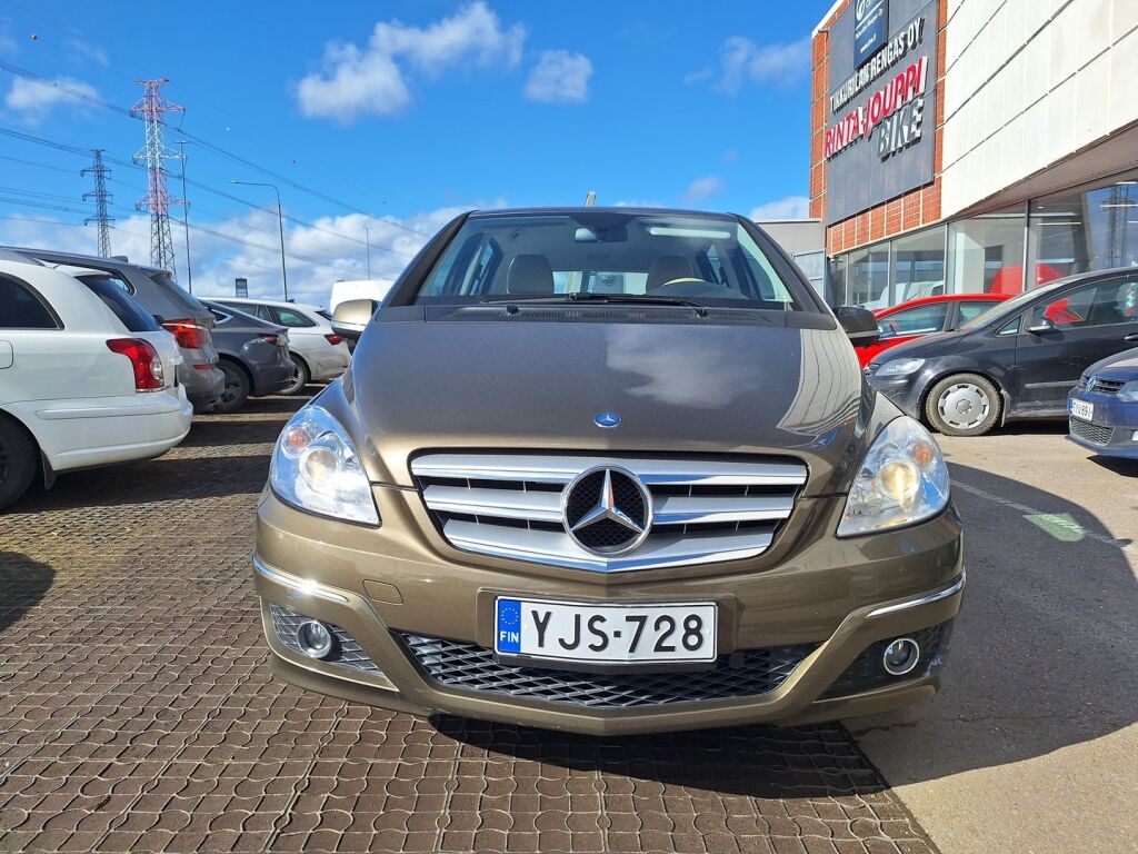 Mercedes-Benz B 2008 Ruskea (beige)
