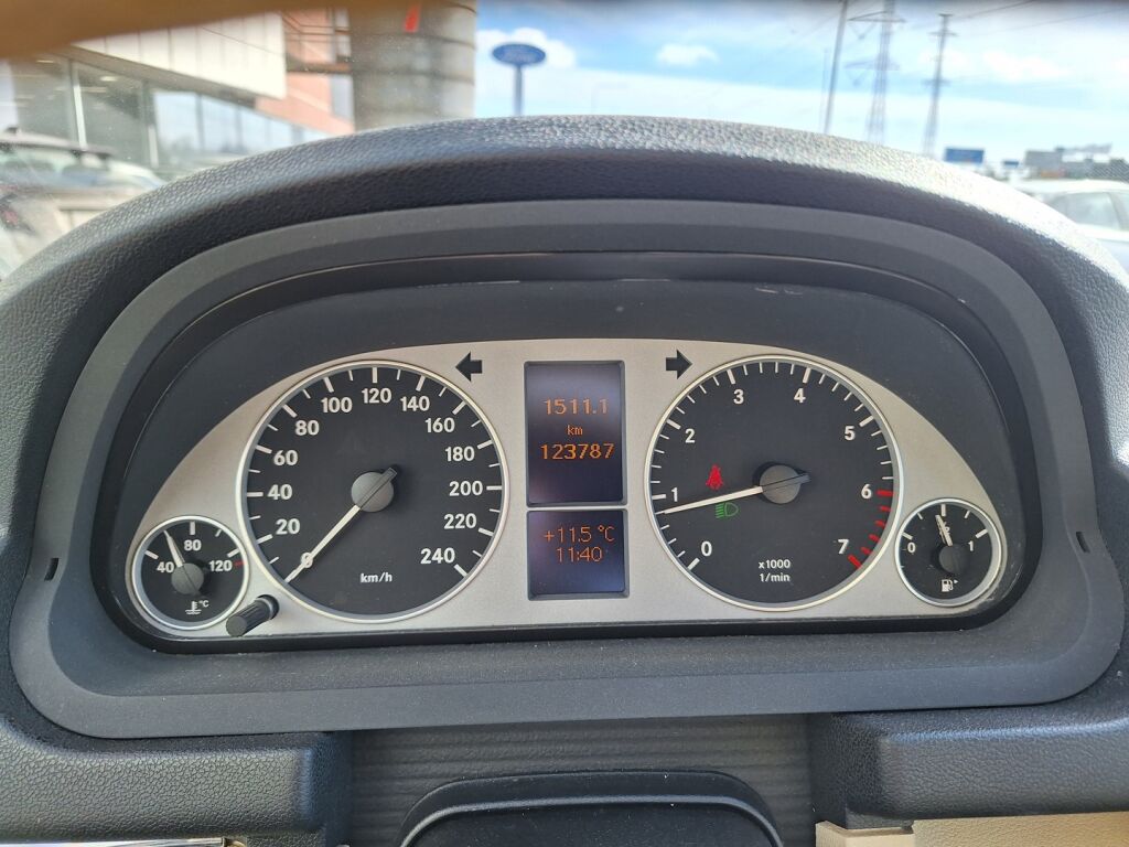 Mercedes-Benz B 2008 Ruskea (beige)