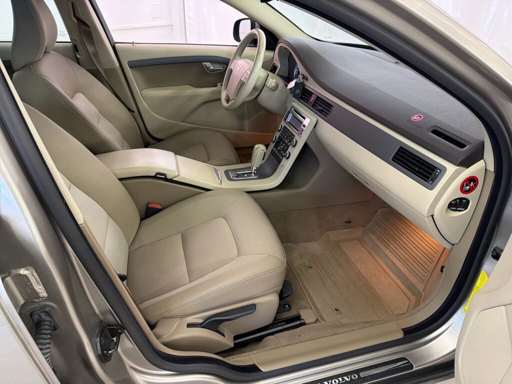 Volvo V70 2008 Harmaa