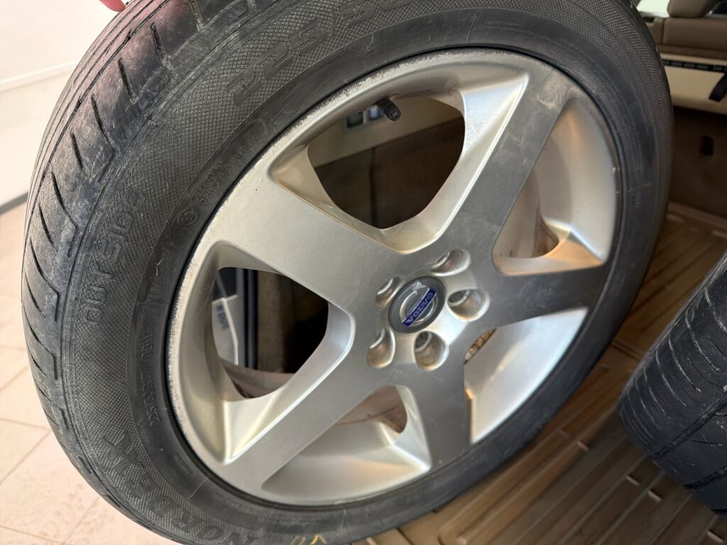 Volvo V70 2008 Harmaa