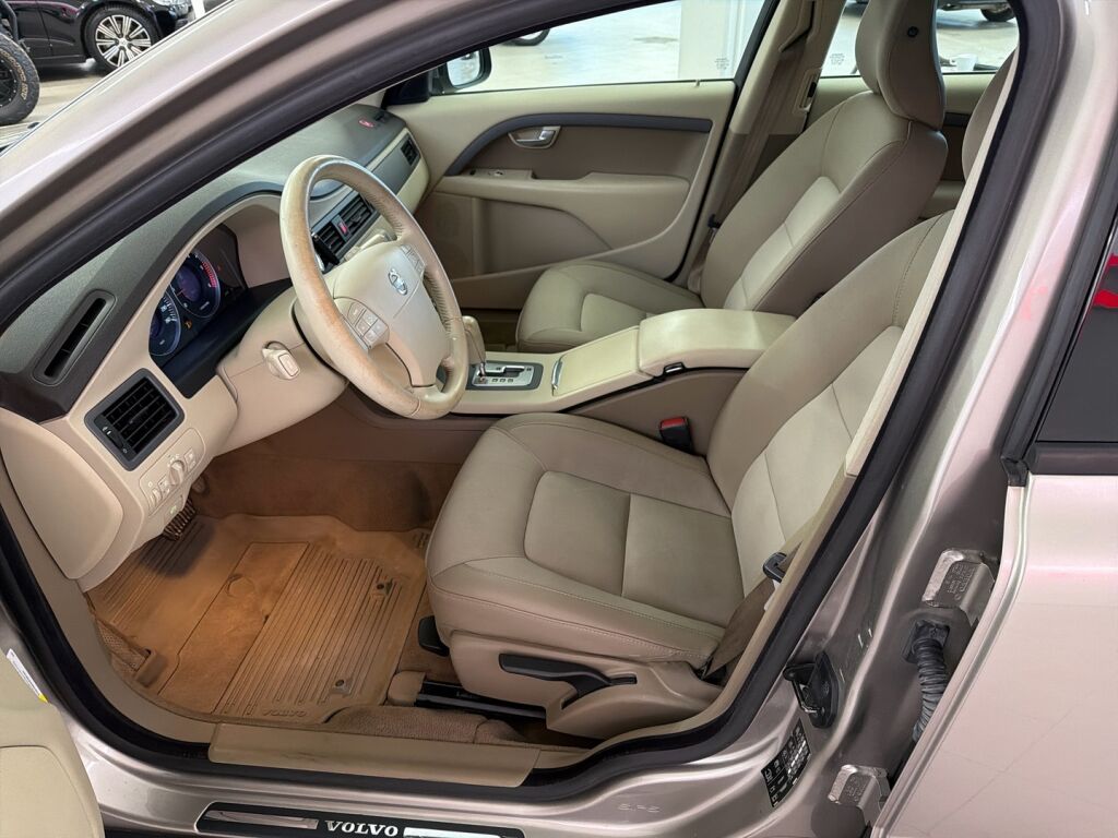 Volvo V70 2008 Harmaa