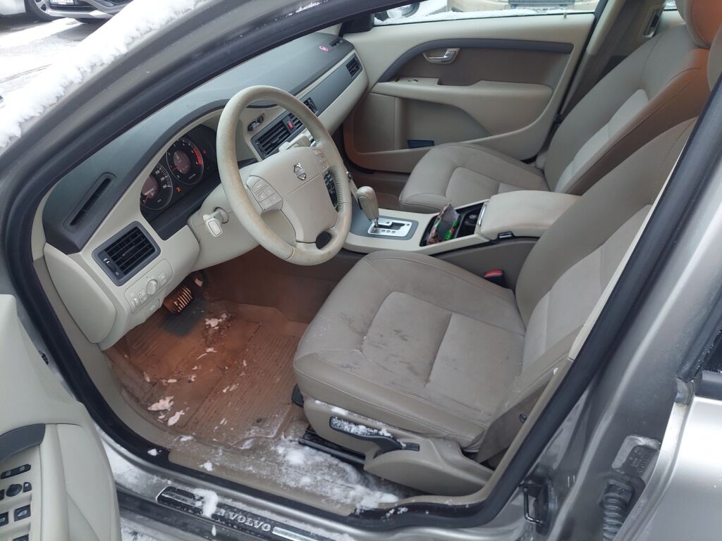 Volvo V70 2008 Harmaa