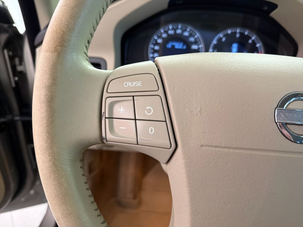 Volvo V70 2008 Harmaa