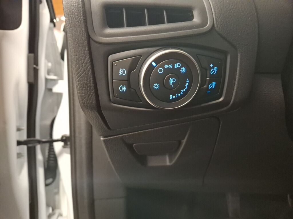 Ford Focus 2018 Valkoinen