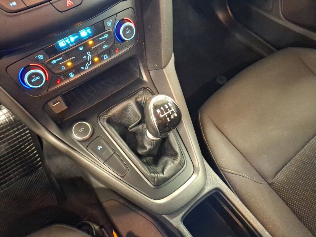 Ford Focus 2018 Valkoinen