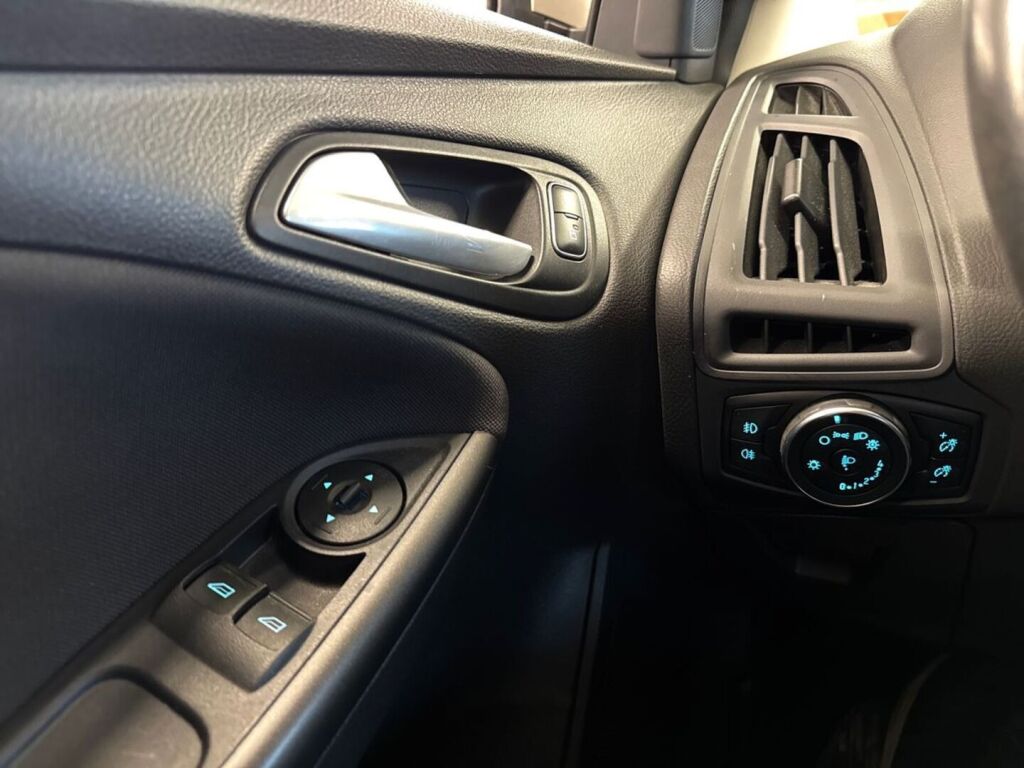 Ford Focus 2018 Harmaa