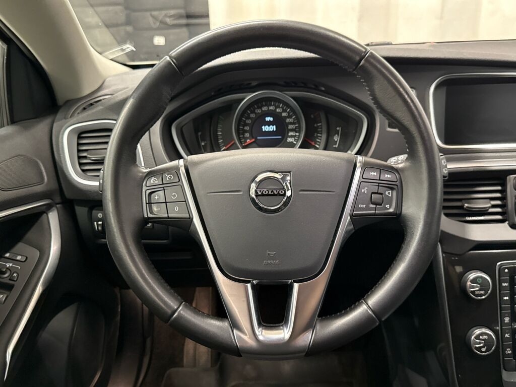 Volvo V40 2018 Ruskea (beige)