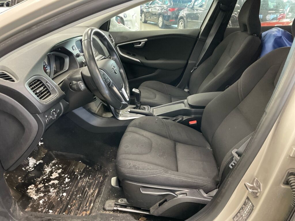 Volvo V40 2018 Ruskea (beige)