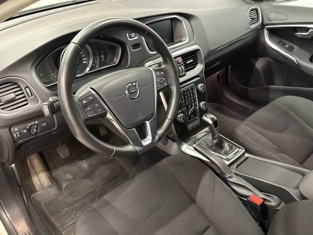 Volvo V40 2018 Ruskea (beige)