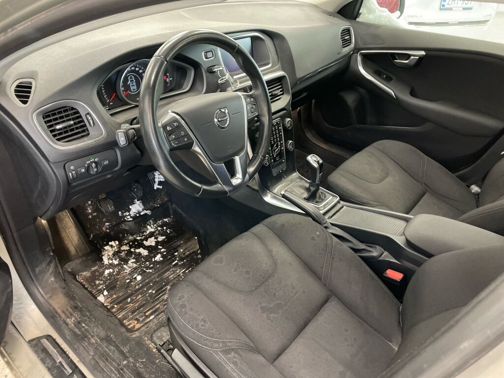 Volvo V40 2018 Ruskea (beige)