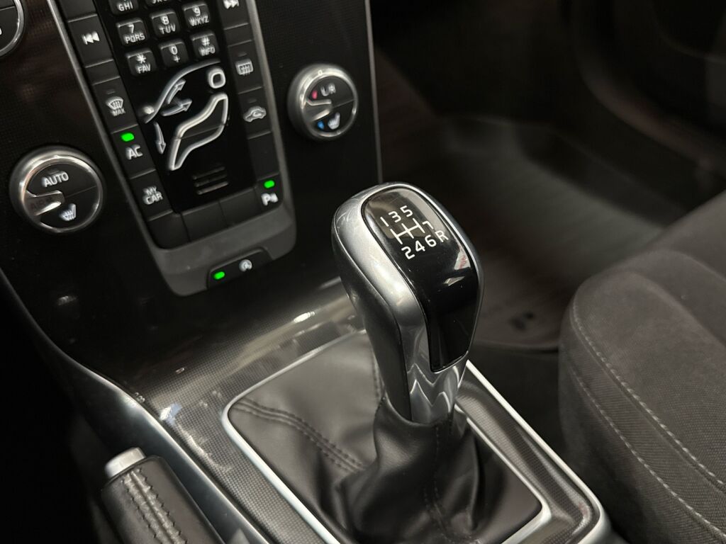 Volvo V40 2018 Ruskea (beige)