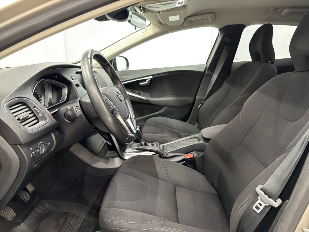 Volvo V40 2018 Ruskea (beige)