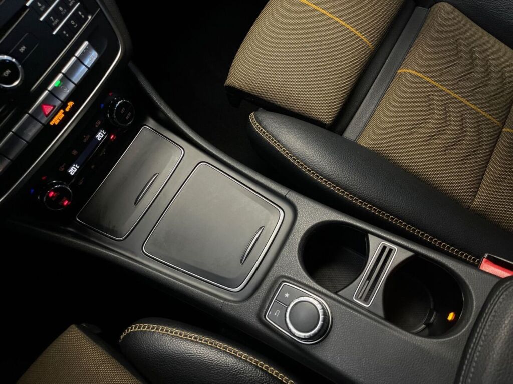 Mercedes-Benz GLA 2018 Musta
