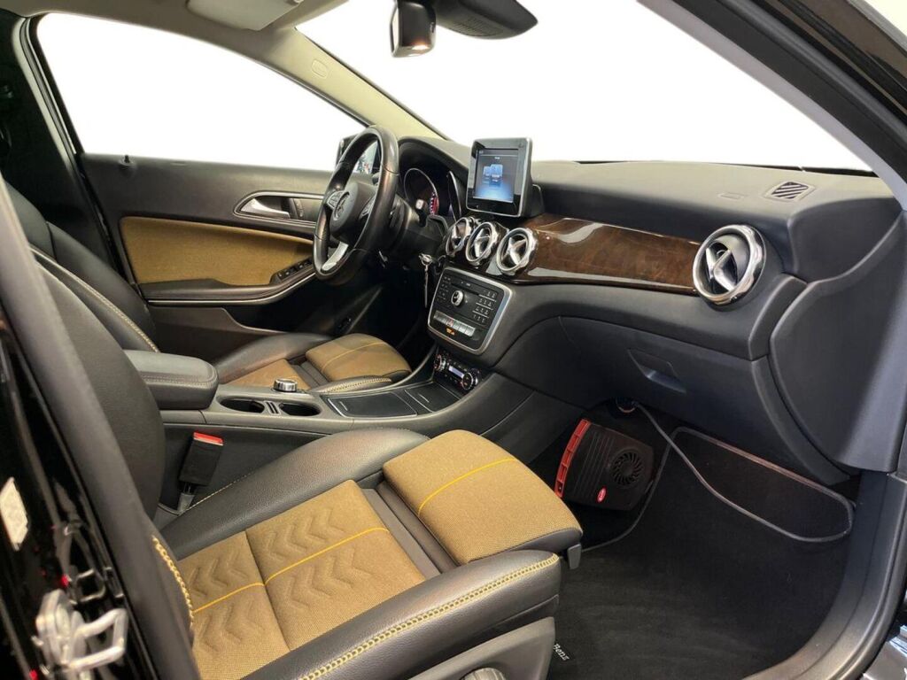 Mercedes-Benz GLA 2018 Musta