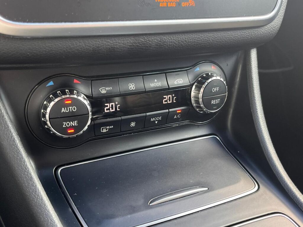 Mercedes-Benz GLA 2018 Musta