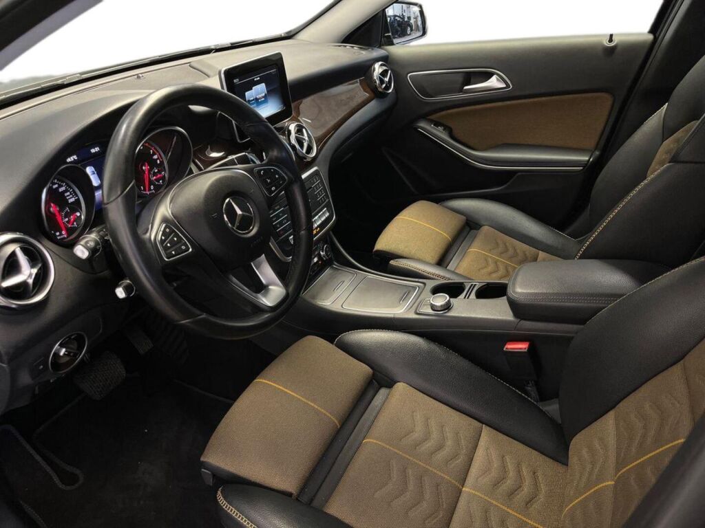 Mercedes-Benz GLA 2018 Musta