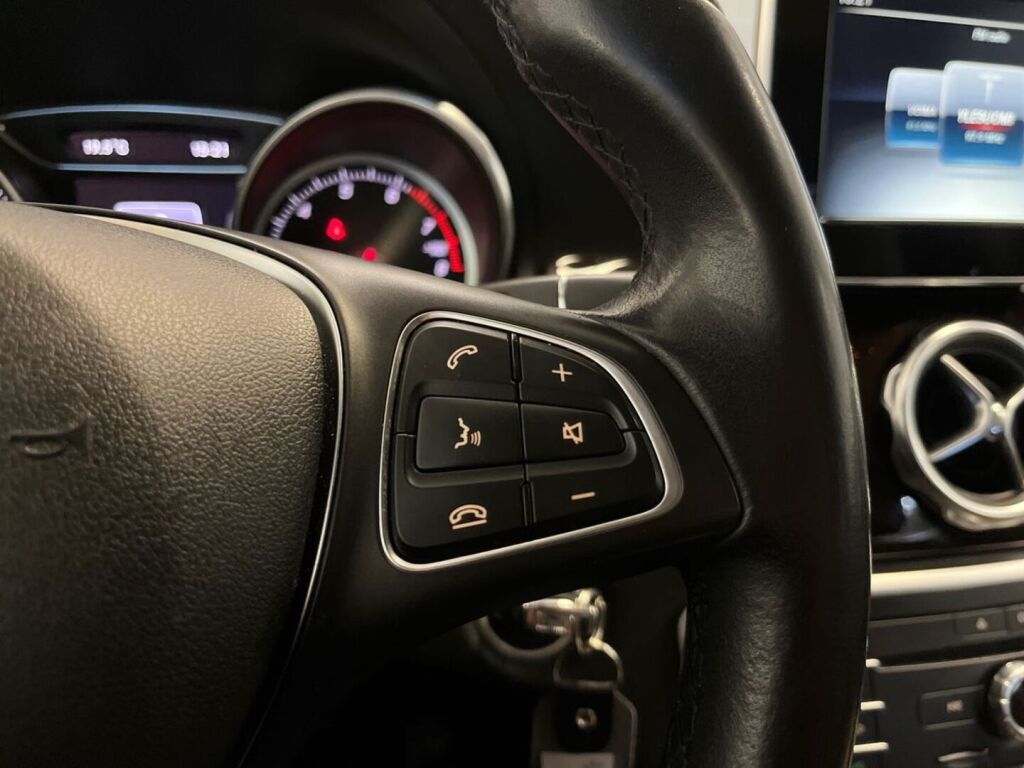 Mercedes-Benz GLA 2018 Musta